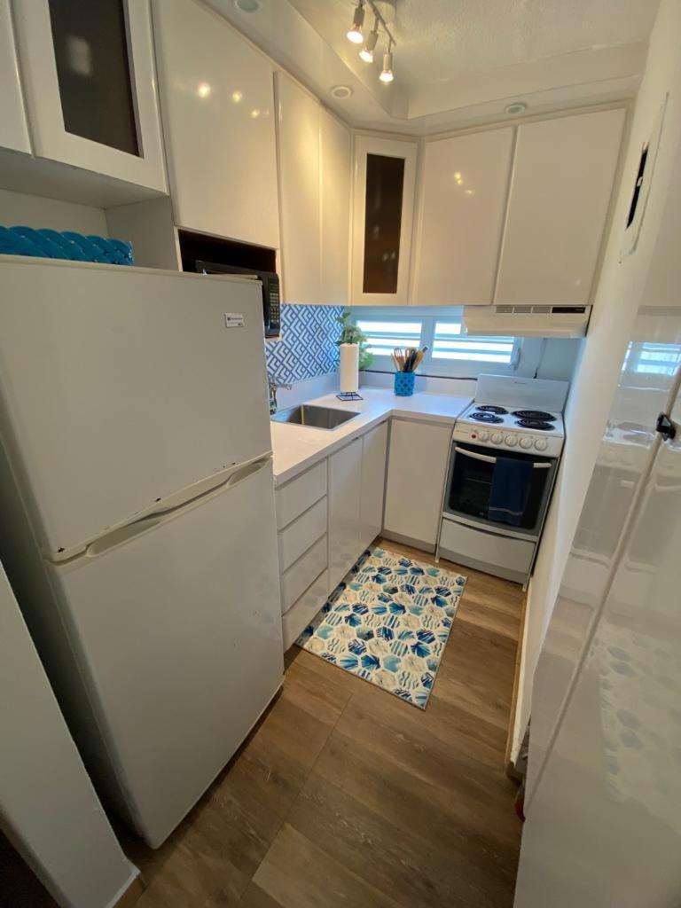 Kasa Ocean Breeze Beachfront Condo Pool San Juan Exteriör bild